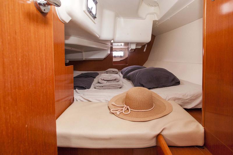 Book yachts online - sailboat - Oceanis 31 - Moody Blues - rent