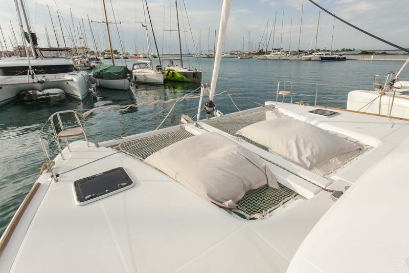 Book yachts online - catamaran - Lagoon 400 S2 - Tangerine Dream - rent