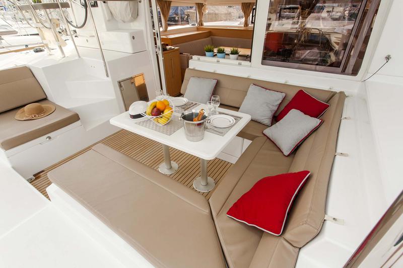 Book yachts online - catamaran - Lagoon 400 S2 - Tangerine Dream - rent