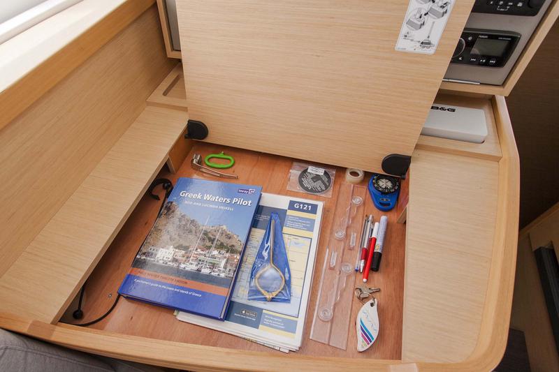 Book yachts online - catamaran - Lagoon 42 - Nirvana - rent