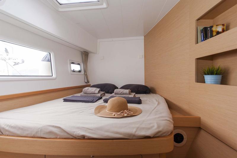 Book yachts online - catamaran - Lagoon 42 - Nirvana - rent
