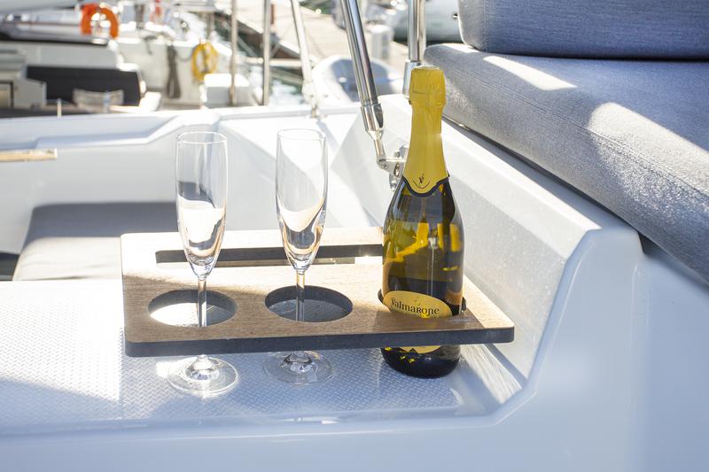 Book yachts online - catamaran - Elba 45 - Ambrosia - rent