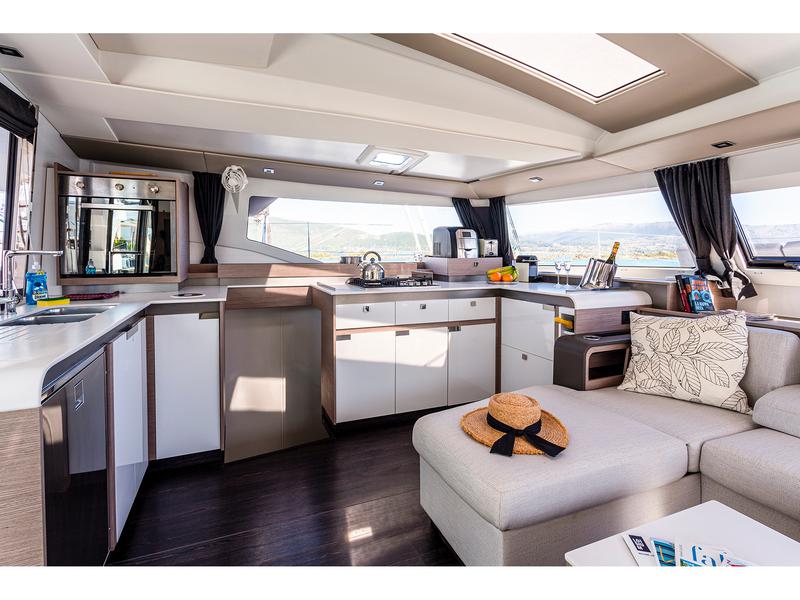 Book yachts online - catamaran - Elba 45 - Ambrosia - rent