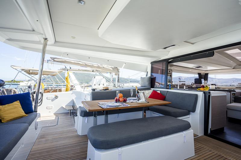 Book yachts online - catamaran - Elba 45 - Ambrosia - rent