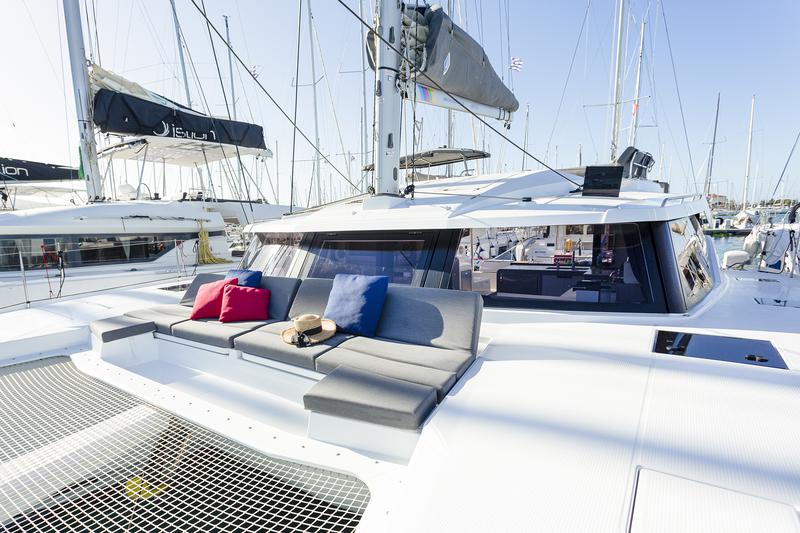 Book yachts online - catamaran - Elba 45 - Ambrosia - rent