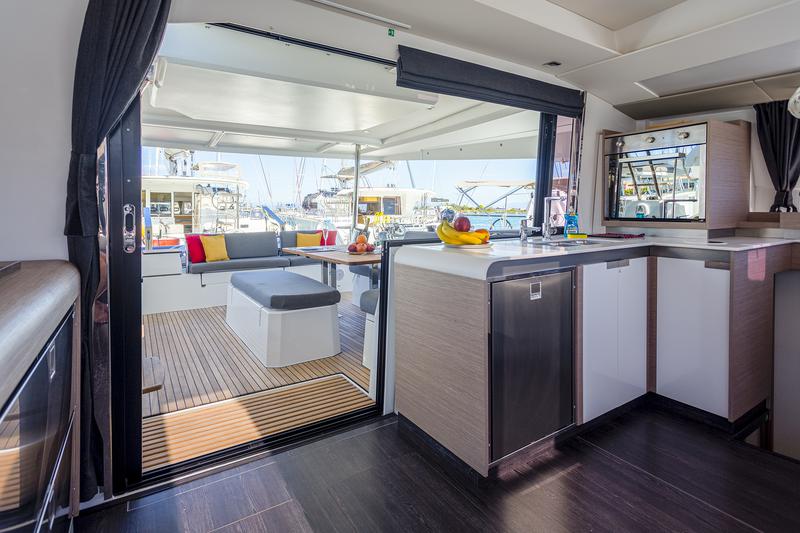 Book yachts online - catamaran - Elba 45 - Ambrosia - rent