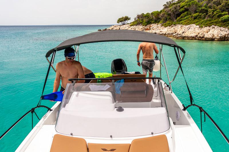 Book yachts online - motorboat - Beneteau Flyer 8 SUNdeck - LUCY - rent