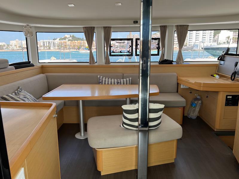 Book yachts online - catamaran - Lagoon 42 - Genista II - rent
