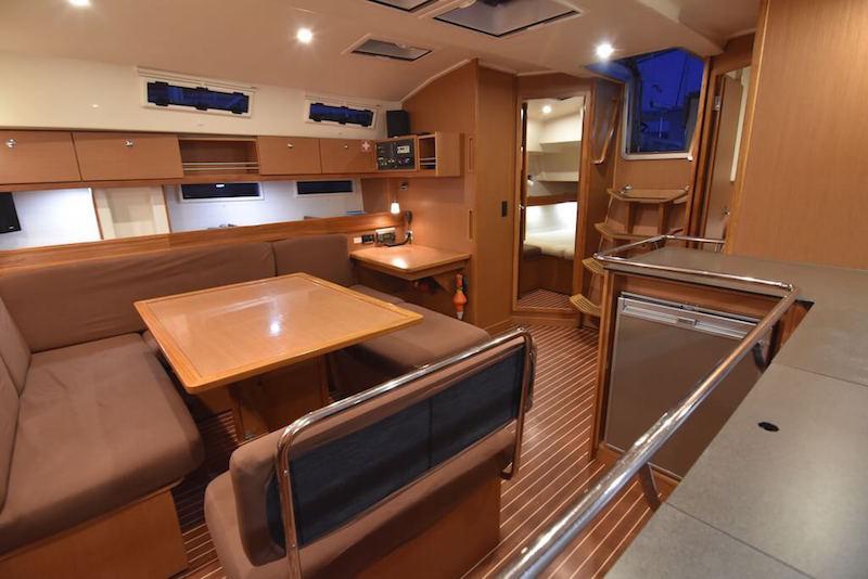 Book yachts online - sailboat - Bavaria Cruiser 45 - VIHOR - rent