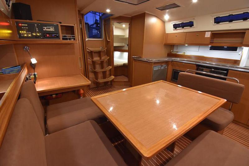Book yachts online - sailboat - Bavaria Cruiser 45 - VIHOR - rent