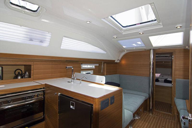 Book yachts online - sailboat - Elan 40.1 - TAMIKAYA - rent
