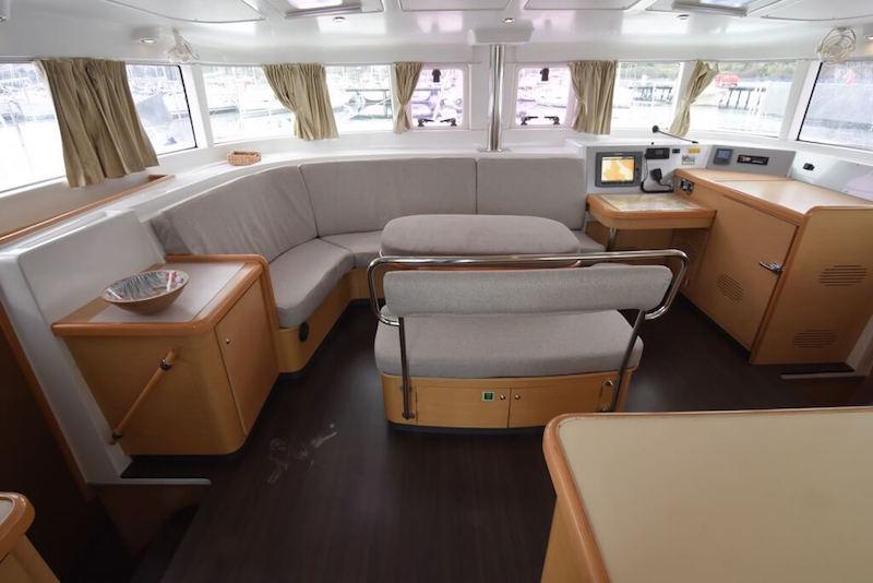 Book yachts online - catamaran - Lagoon 440 (4+2 cab) - OCEANUS - rent