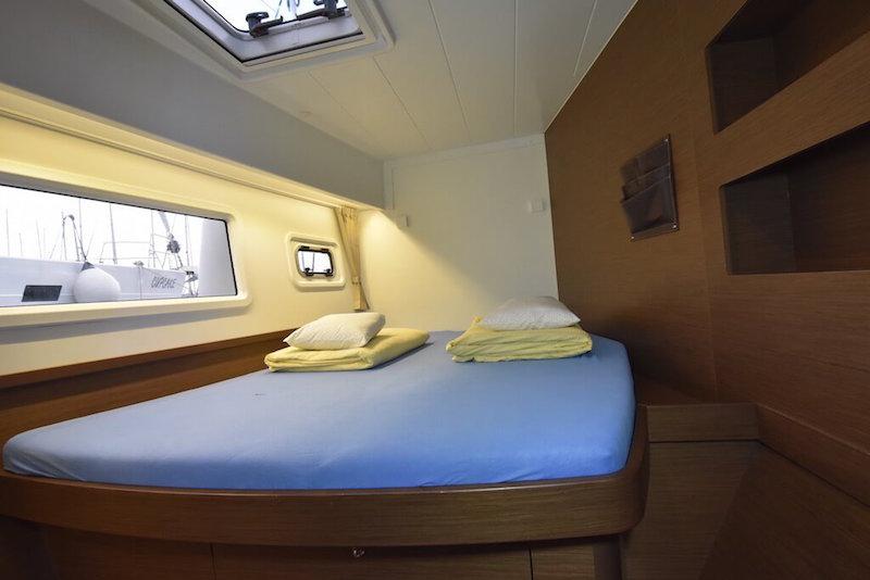 Book yachts online - catamaran - Lagoon 42 - LOLINA - rent