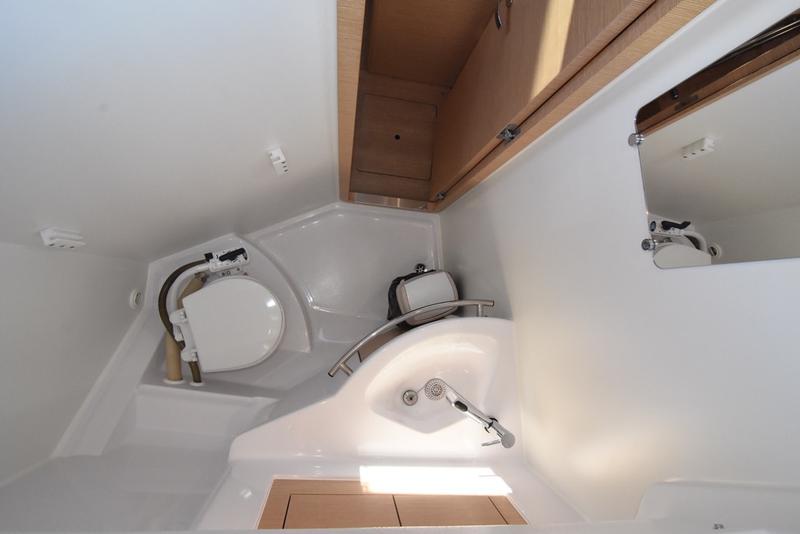 Book yachts online - sailboat - Elan 35 Impression - ARASHI - rent