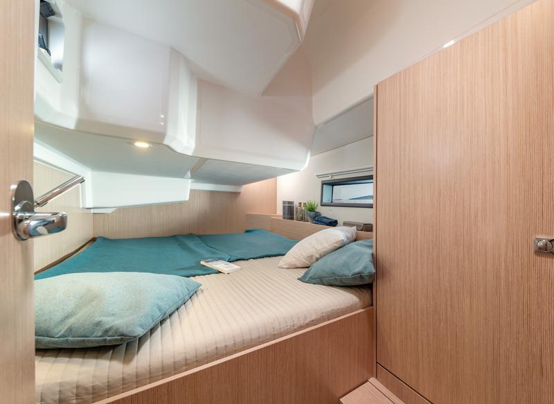 Book yachts online - sailboat - Bavaria C42 - GALA - rent
