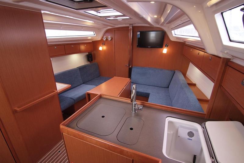 Book yachts online - sailboat - Bavaria Cruiser 37 - JUGO - rent