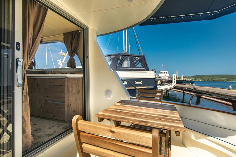 Book yachts online - motorboat - Adria Mare 38 - PAOLA - rent