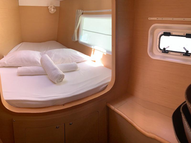Book yachts online - catamaran - Lagoon 380 - GOA 3 - rent