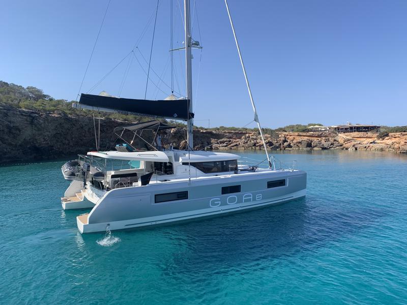 Book yachts online - catamaran - Lagoon 46 - GOA 8 - rent