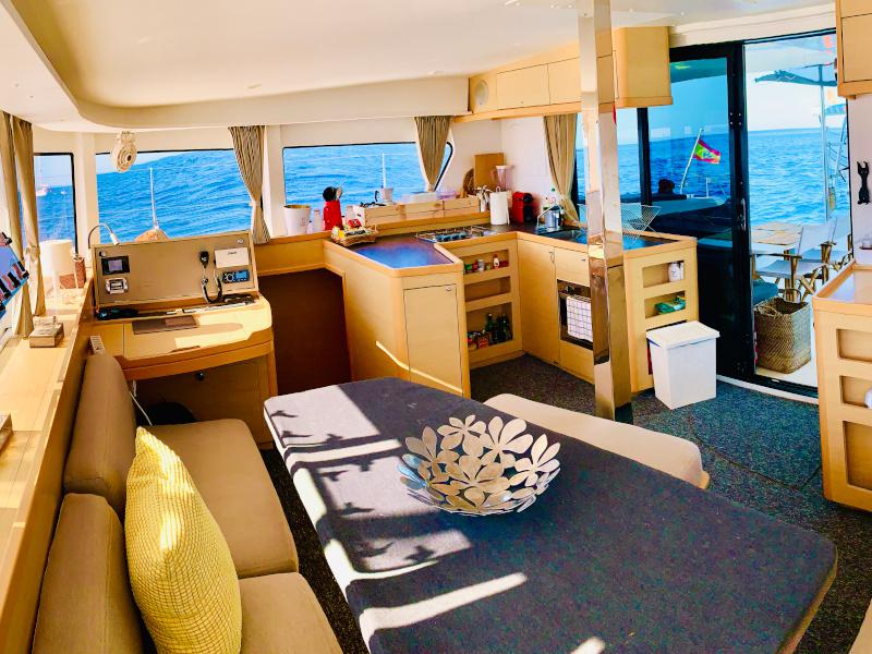Book yachts online - catamaran - Lagoon 42 - GOA 6 - rent
