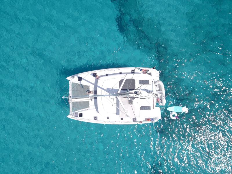 Book yachts online - catamaran - Lagoon 42 - GOA 6 - rent