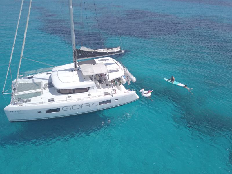 Book yachts online - catamaran - Lagoon 42 - GOA 6 - rent