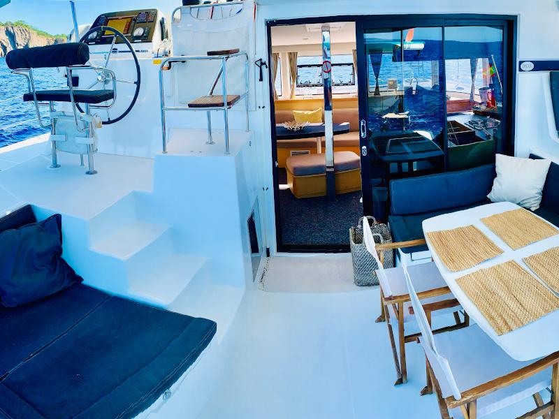 Book yachts online - catamaran - Lagoon 42 - GOA 6 - rent