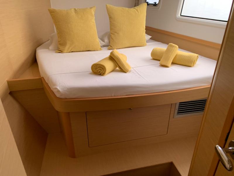 Book yachts online - catamaran - Lagoon 42 - GOA 6 - rent