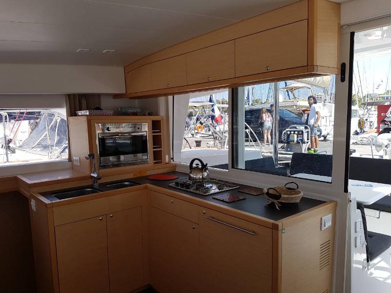 Book yachts online - catamaran - Lagoon 400Lagoon 400 - Meropi - rent