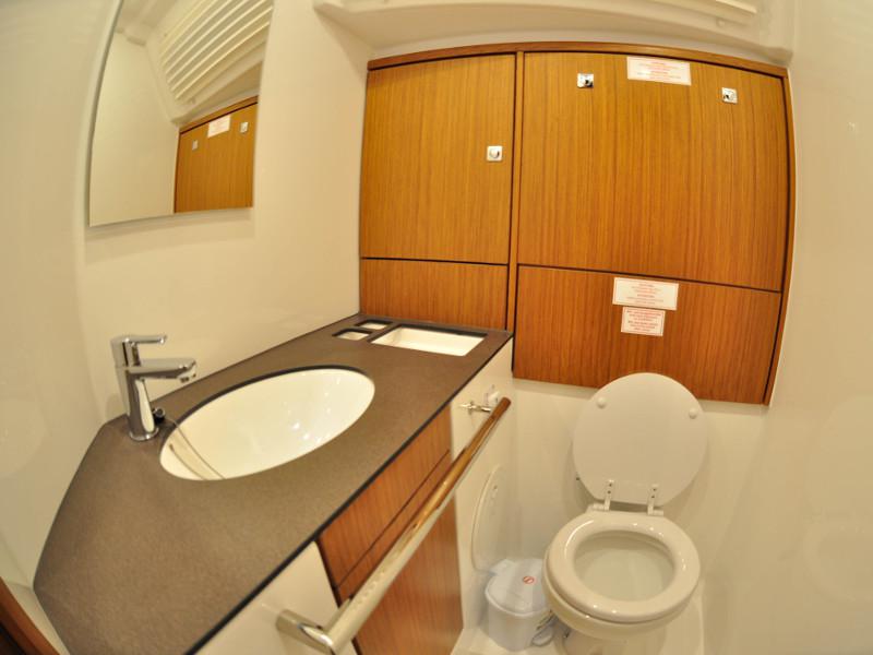 Book yachts online - sailboat - Bavaria  C42 - Melia - rent