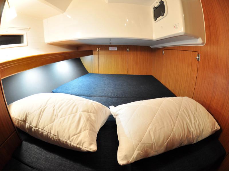 Book yachts online - sailboat - Bavaria  C42 - Melia - rent
