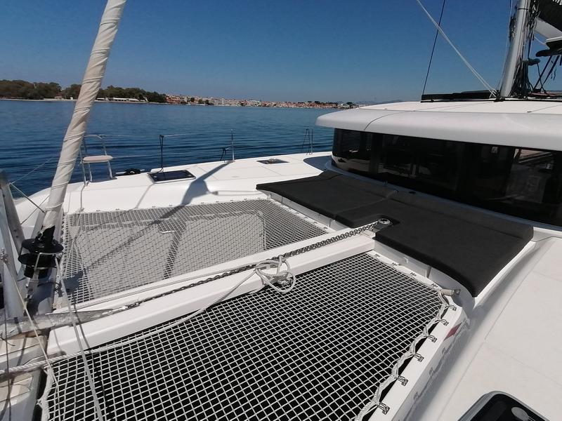 Book yachts online - catamaran - Lagoon 42 - Senza SE (A/C and Generator) - rent