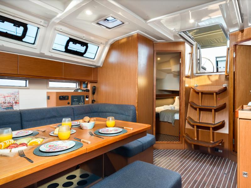 Book yachts online - sailboat - Bavaria Cruiser 46 - Queen Dina - rent