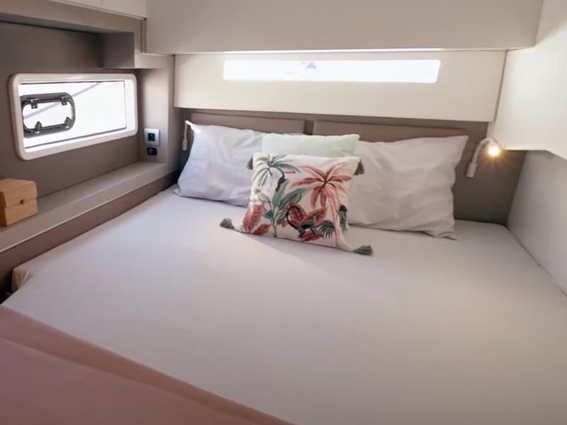 Book yachts online - catamaran - Bali 4.2 - Persona Grata - rent