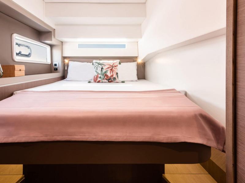 Book yachts online - catamaran - Bali 4.2 - Persona Grata - rent