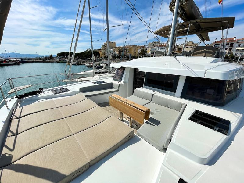 Book yachts online - catamaran - Bali 4.6 5 cabins - WILD BUNCH - rent