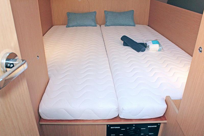 Book yachts online - sailboat - Oceanis 38.1 - FREEDOM - rent