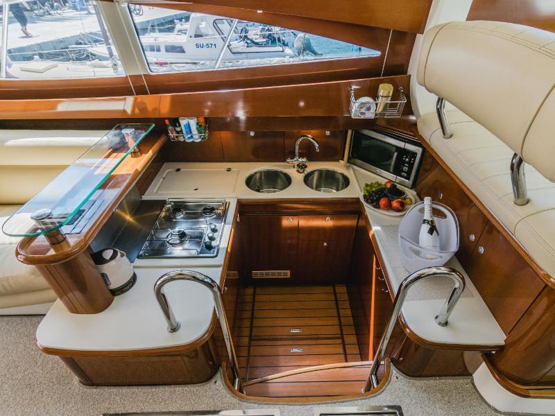 Book yachts online - motorboat - Jeanneau Prestige 46 Fly - UNPLUGGED - rent