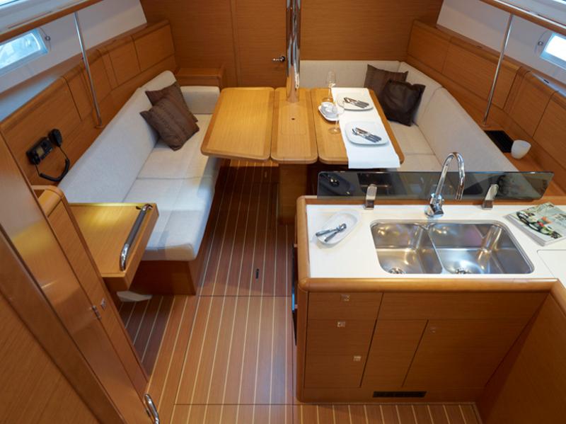 Book yachts online - sailboat - Sun Odyssey 379 - Kir Royal - rent