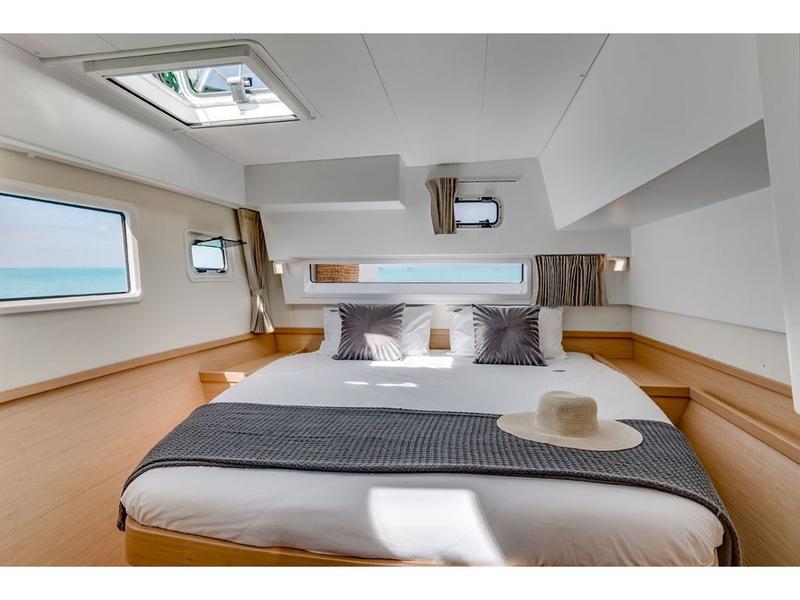 Book yachts online - catamaran - Lagoon 42 - Pazzona II - rent