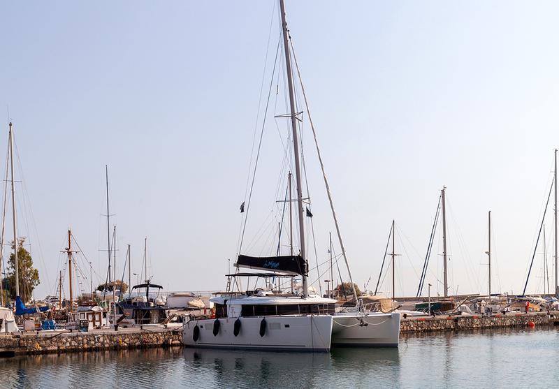 Book yachts online - catamaran - Lagoon 450  Flybridge - Smile - rent