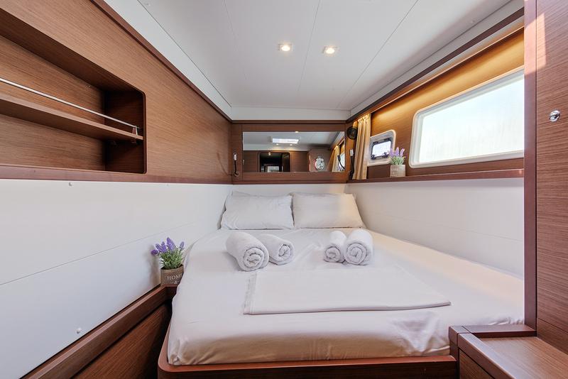 Book yachts online - catamaran - Lagoon 450  Flybridge - Relax - rent