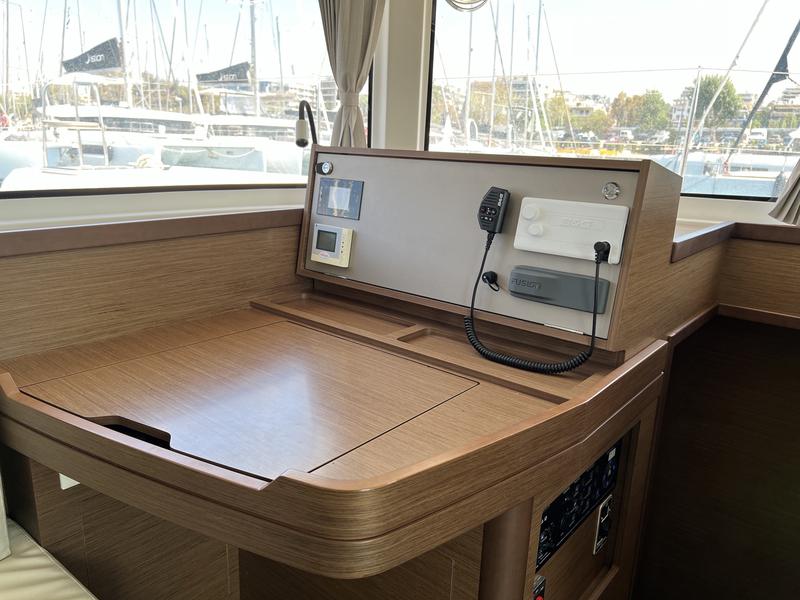 Book yachts online - catamaran - Lagoon 42 - Sea Hawk - rent