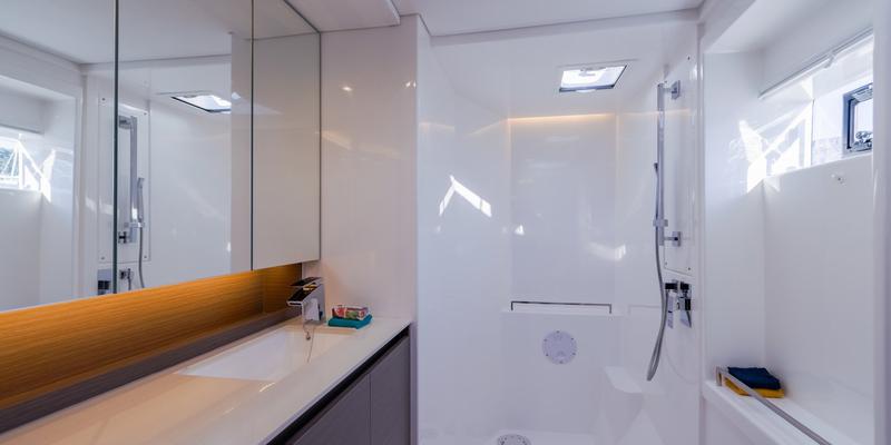 Book yachts online - catamaran - Moorings 5000-5 - Moorings 5000-5 (2020) - rent