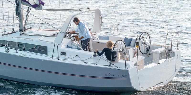 Book yachts online - sailboat - Moorings 382 - Moorings 382 (2016) - rent