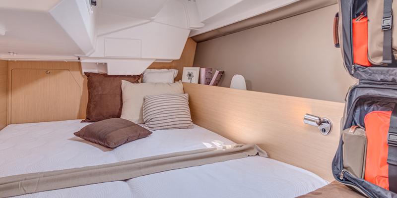 Book yachts online - sailboat - Moorings 382 - Moorings 382 (2016) - rent
