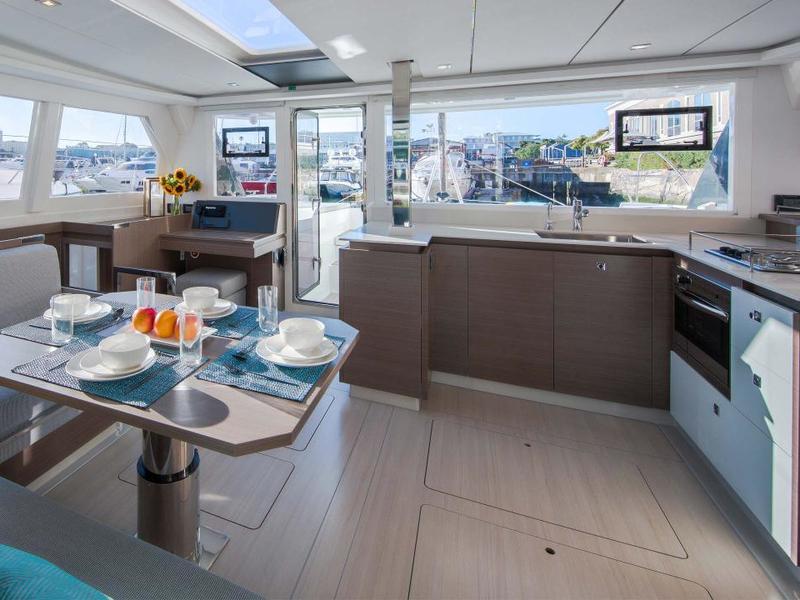 Book yachts online - catamaran - Moorings 4200/4 - Moorings 4200/4 (2023) - rent