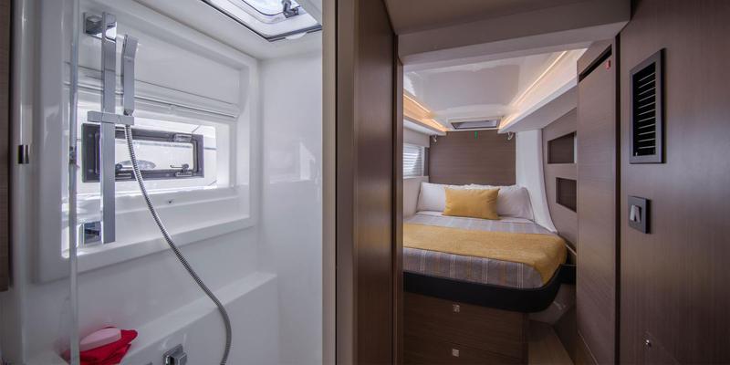 Book yachts online - catamaran - Moorings 4200/4 - Moorings 4200/4 (2022) - rent