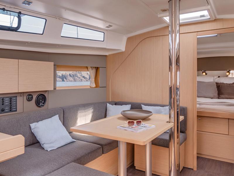 Book yachts online - sailboat - Moorings 382 - Moorings 382 (2017) - rent