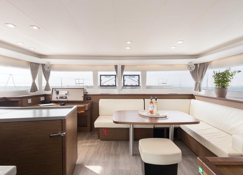 Book yachts online - catamaran - Lagoon 450  Flybridge - Myrto | A/C, Gen, Watermaker, 12 pax - rent